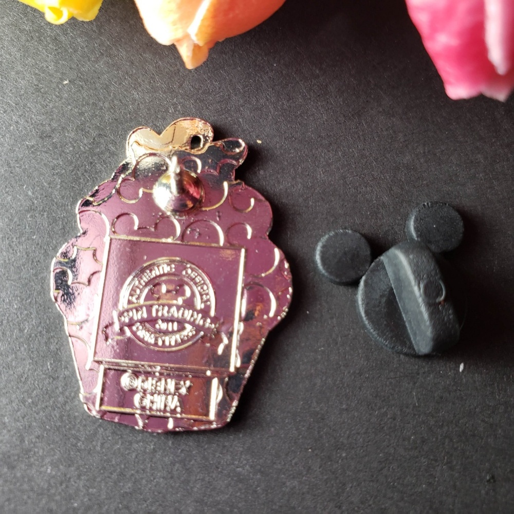 4/$25 Disney Marie Cupcake pin - Picture 3 of 3